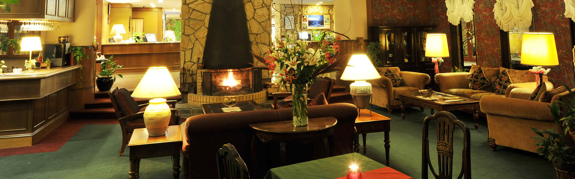 都会の喧騒を忘れて過ごす緑溢れるラウンジ空間