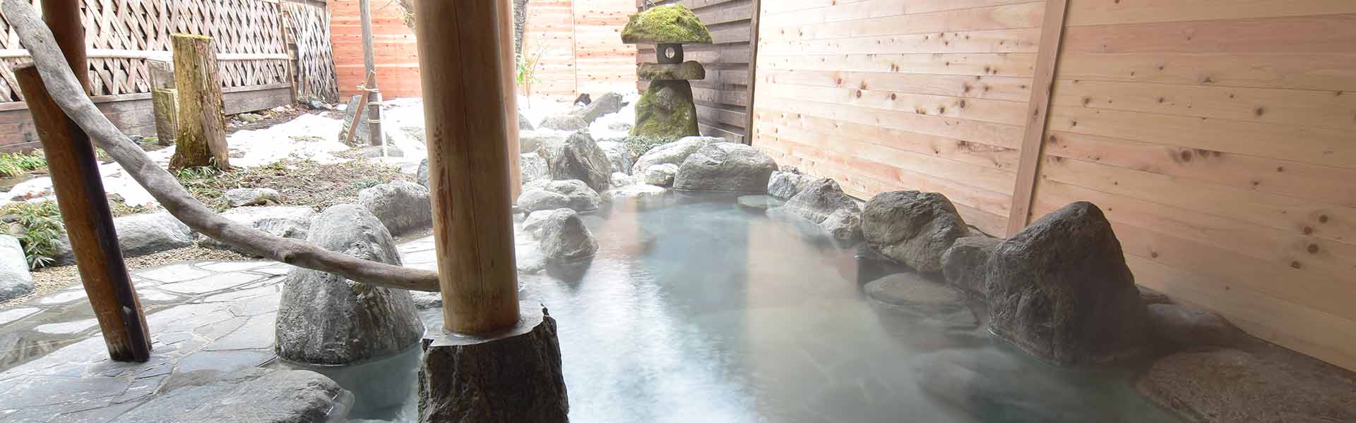 露天風呂「庄兵衛の湯」、男湯